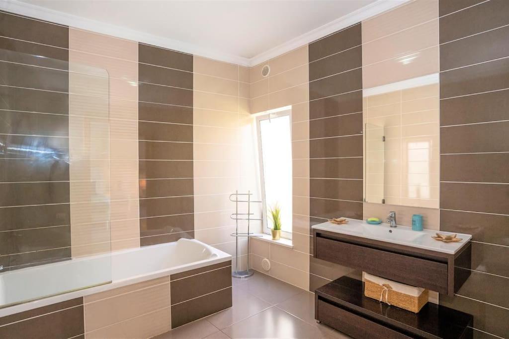 Luxuryvilla With Private Heated Pool And Spa 7P Куартейра Екстер'єр фото